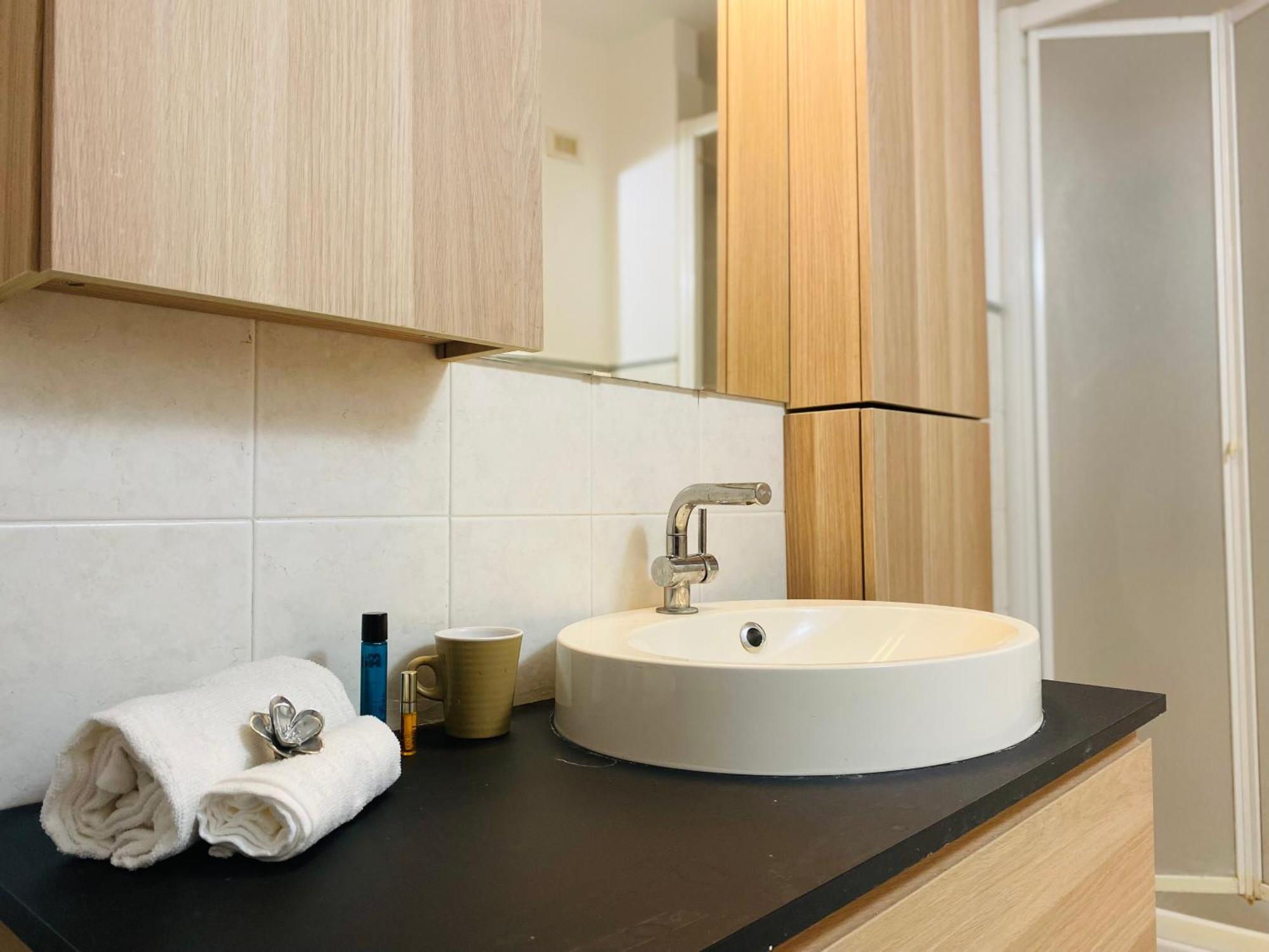 Beautiful Flat With Terrace And Sea View - Free Parking